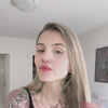 Video featuring a lightweight thickening spray that adds volume without weighing hair down.
