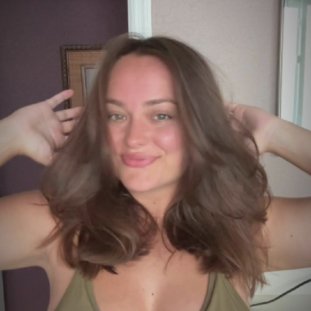 Hair transformation video featuring fuller-looking hair after using a fine hair volumizer.